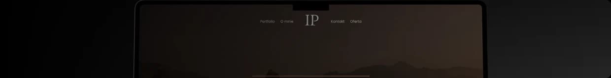 Pierwsza część laptopa przedstawiającego stronę internetową w Warszawie