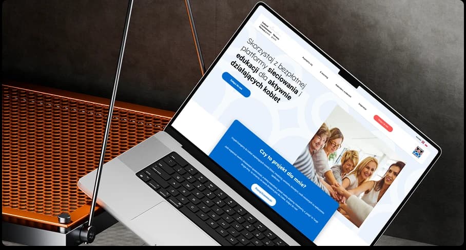 Zdjęcie laptopa z ofertą tworzenia sklepów internetowych