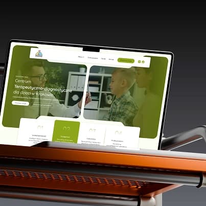 Zdjęcie przedstawiające laptop z obrazem jednej z sekcji